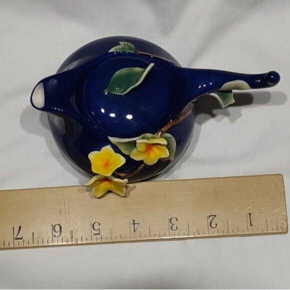 Sorelle Fine Porcelain Cobalt Blue Yellow Jasmine Flower Mini Teapot - Picture 10 of 10